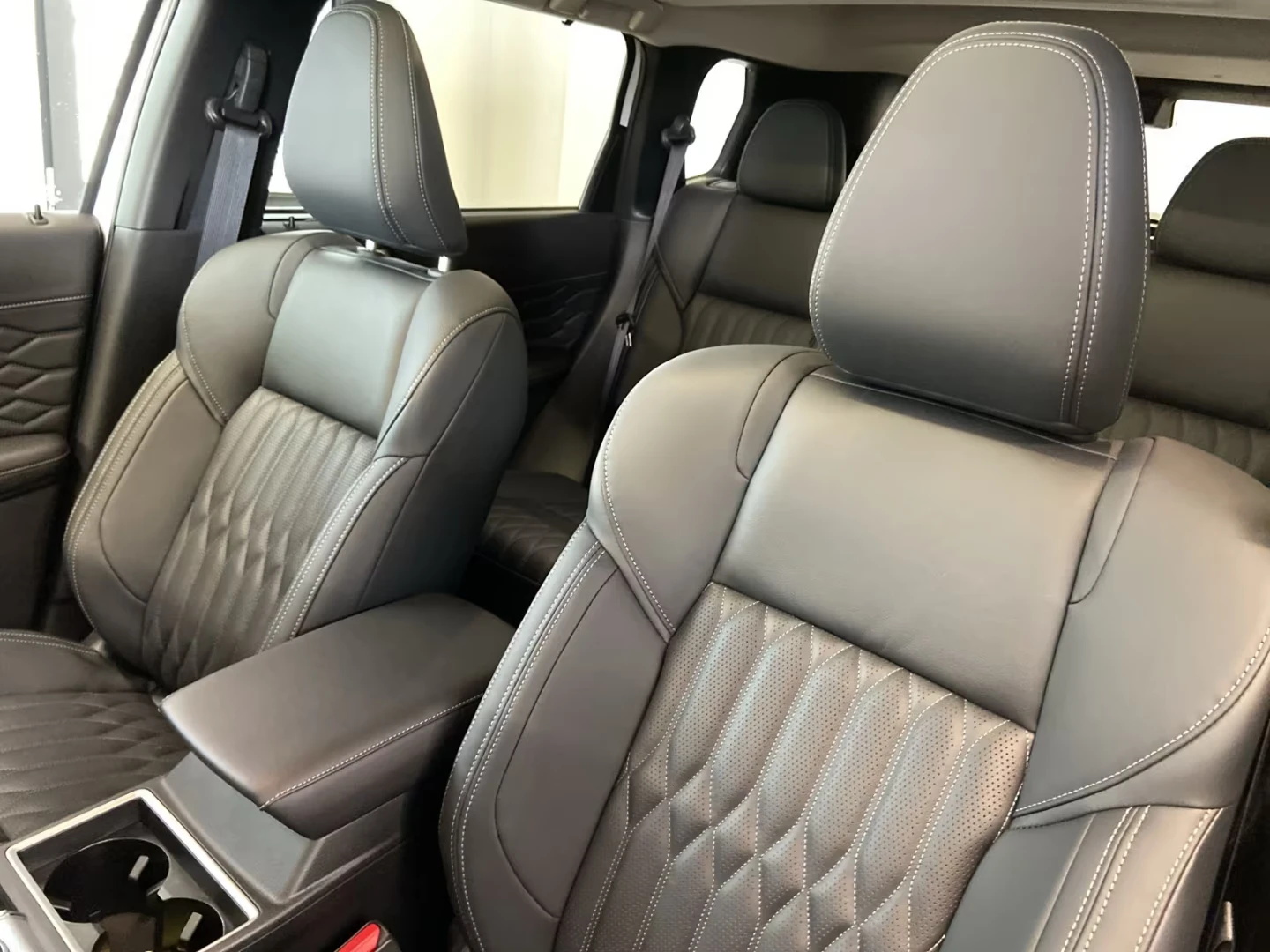 Mitsubishi Outlander 2.4PHEV/306HP/TOP/PANO/360/HUD/YAMAHA/202h, снимка 9 - Автомобили и джипове - 54371399