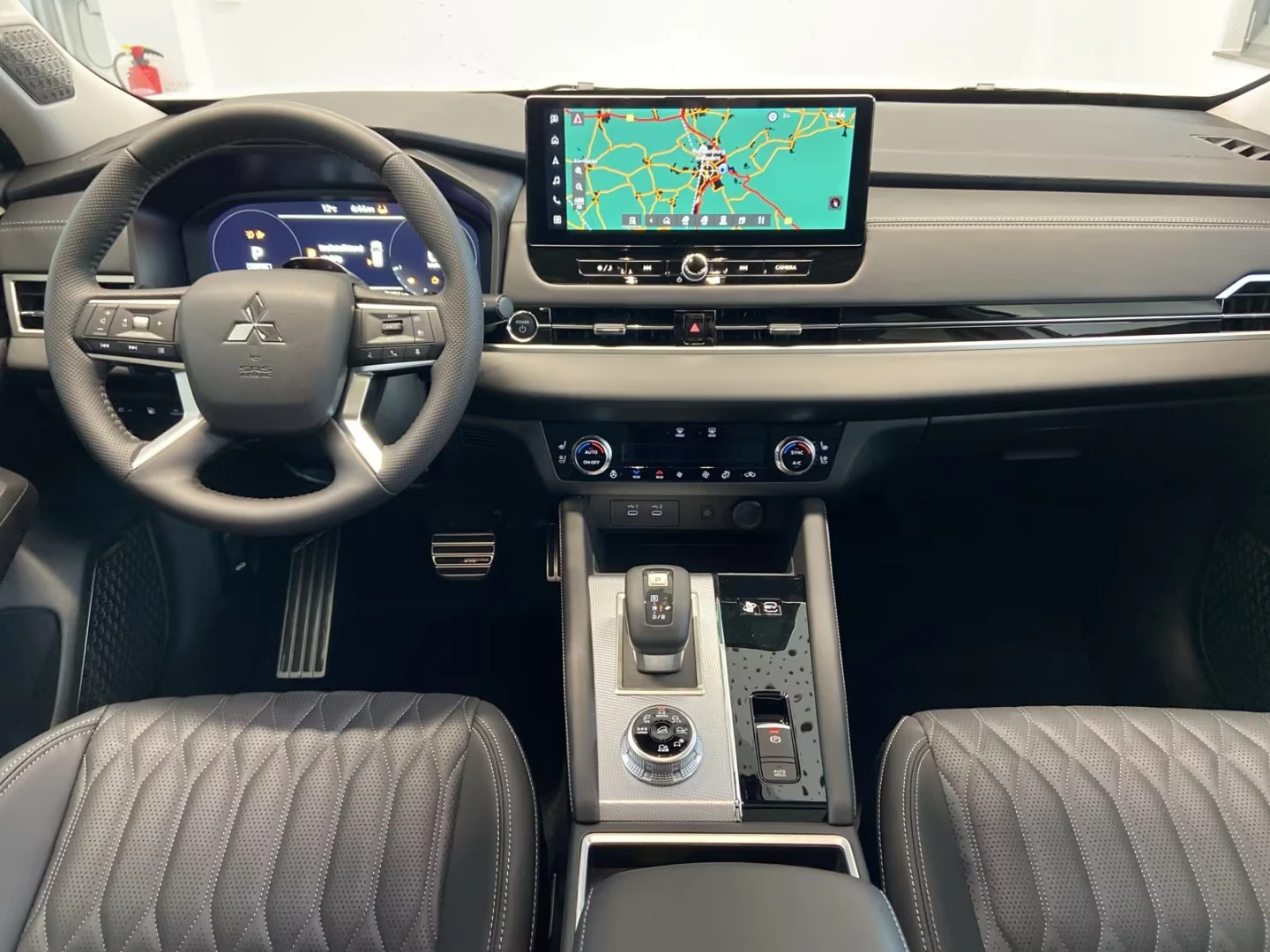Mitsubishi Outlander 2.4PHEV/306HP/TOP/PANO/360/HUD/YAMAHA/202h, снимка 8 - Автомобили и джипове - 54371399