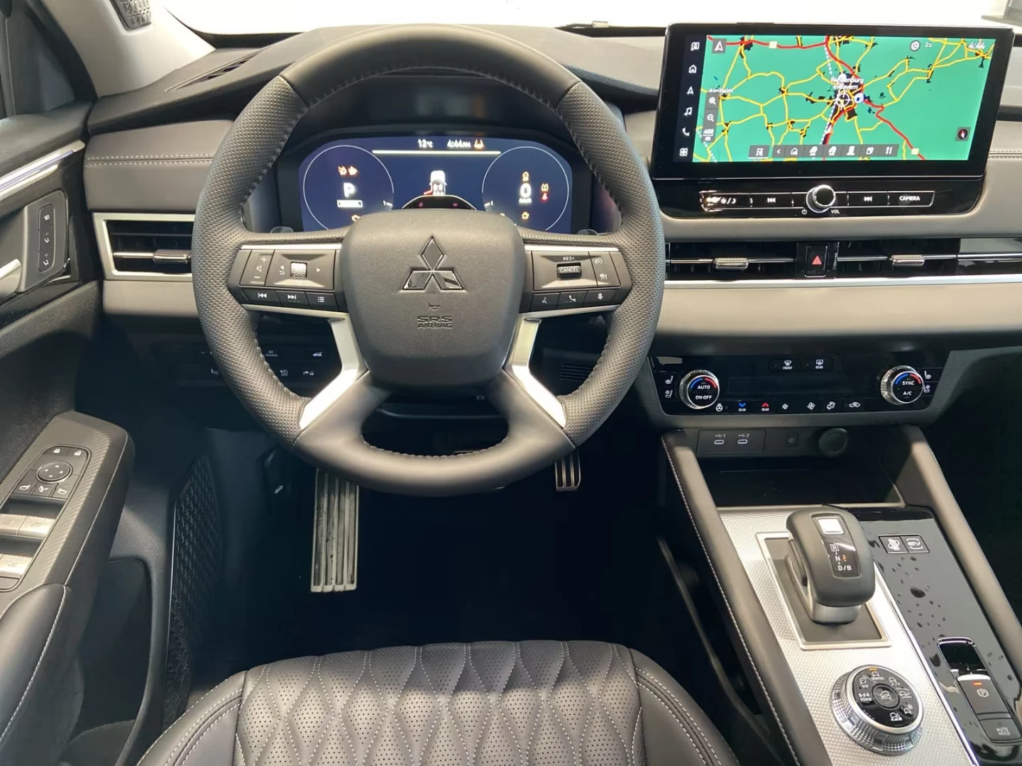 Mitsubishi Outlander 2.4PHEV/306HP/TOP/PANO/360/HUD/YAMAHA/202h, снимка 7 - Автомобили и джипове - 54371399