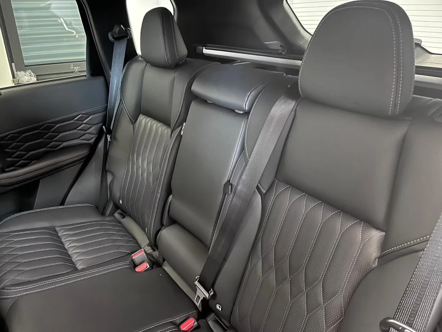 Mitsubishi Outlander 2.4PHEV/306HP/TOP/PANO/360/HUD/YAMAHA/202h, снимка 10 - Автомобили и джипове - 54371399