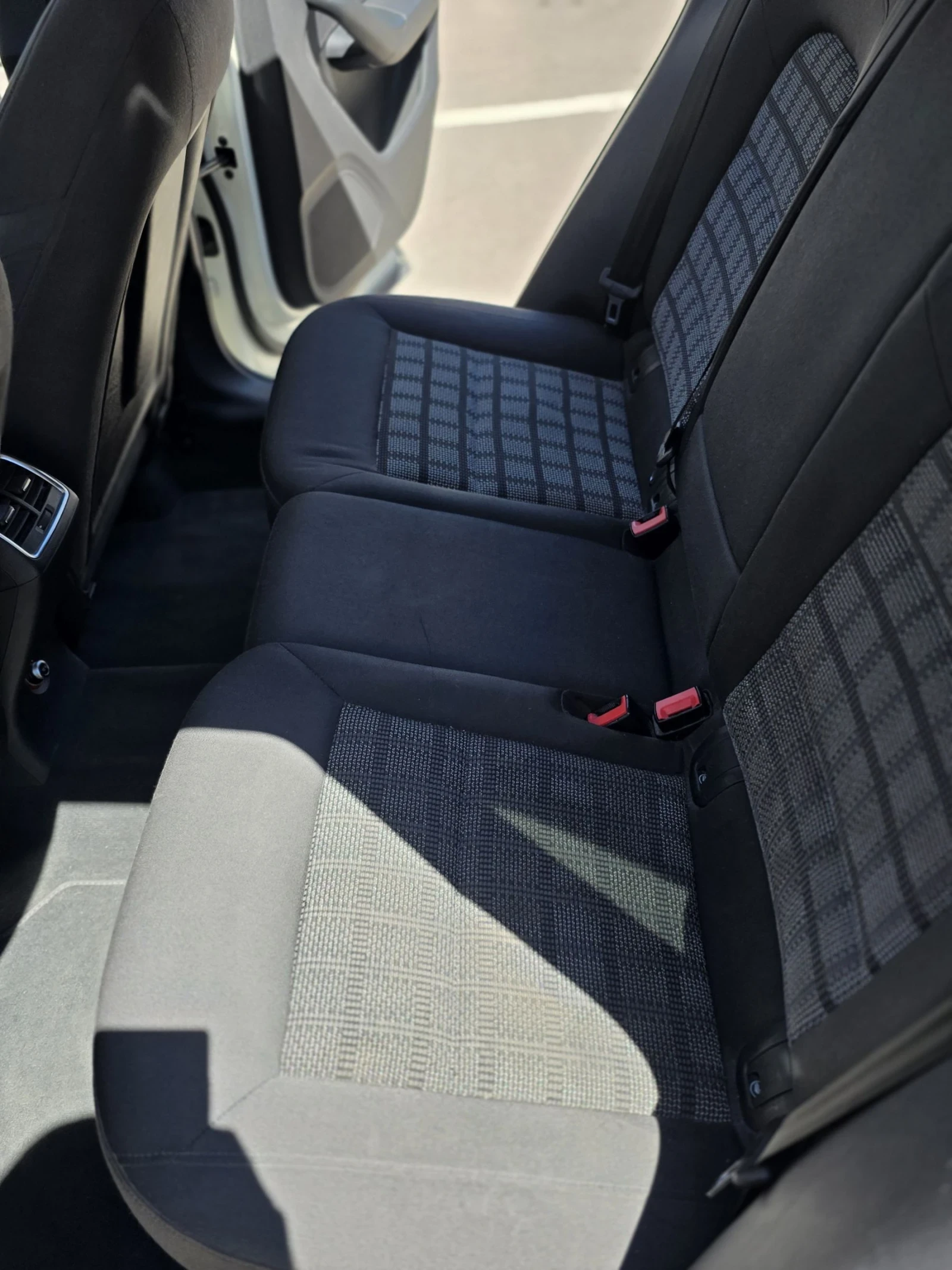 Audi Q3 Швейцария , снимка 11 - Автомобили и джипове - 54729239