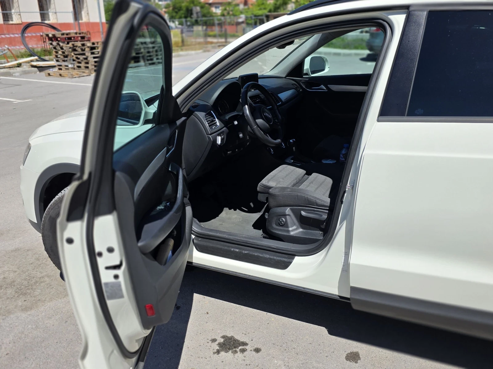 Audi Q3 Швейцария , снимка 8 - Автомобили и джипове - 54729239