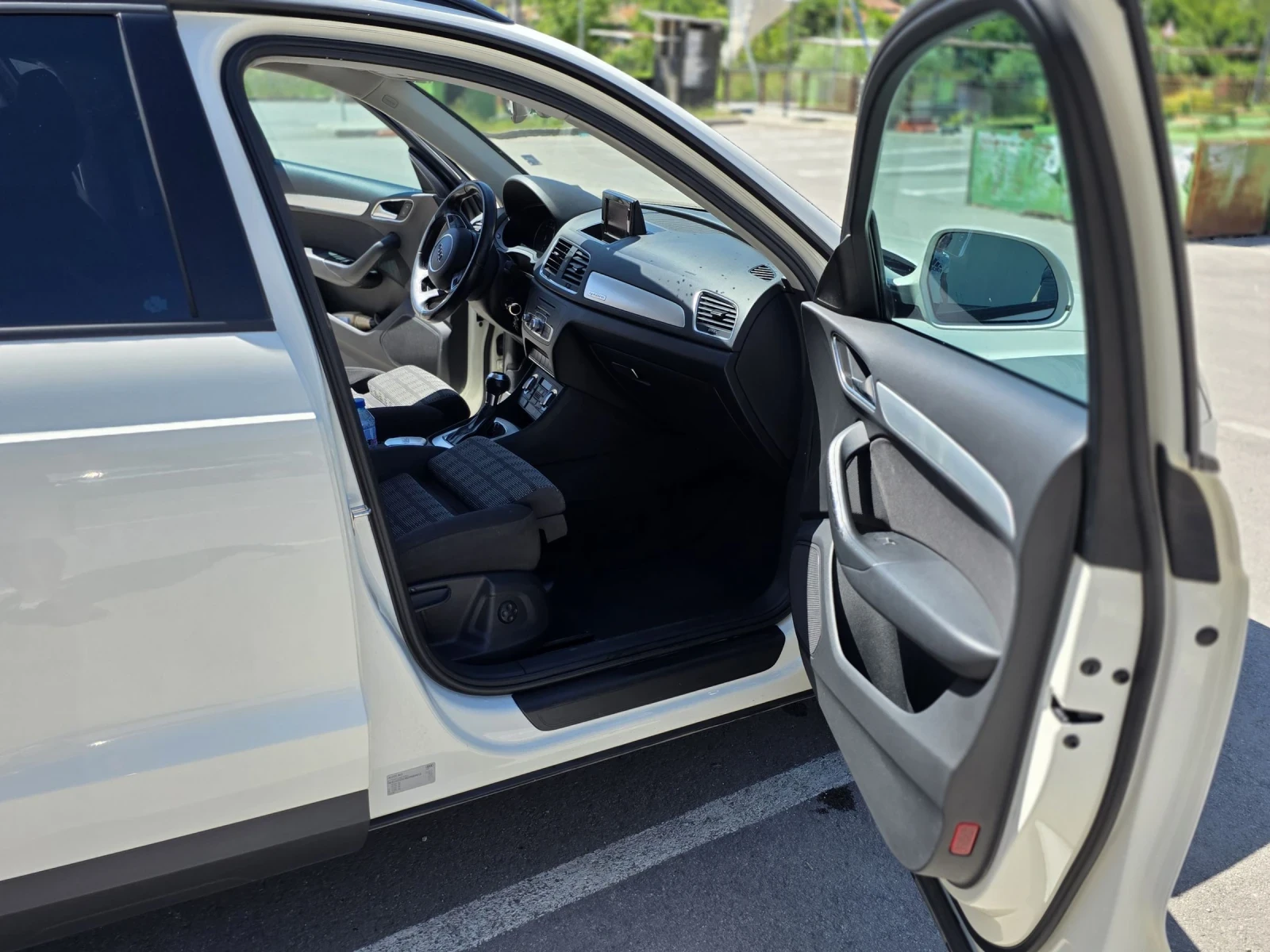 Audi Q3 Швейцария , снимка 10 - Автомобили и джипове - 54729239