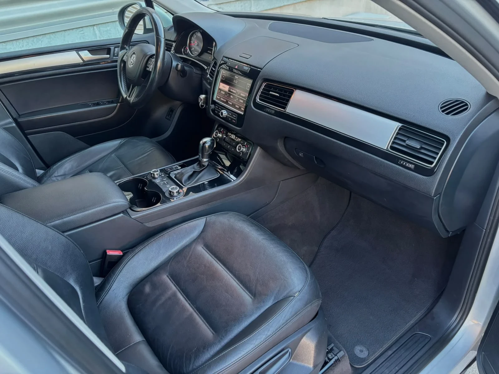 VW Touareg, снимка 8 - Автомобили и джипове - 54755696