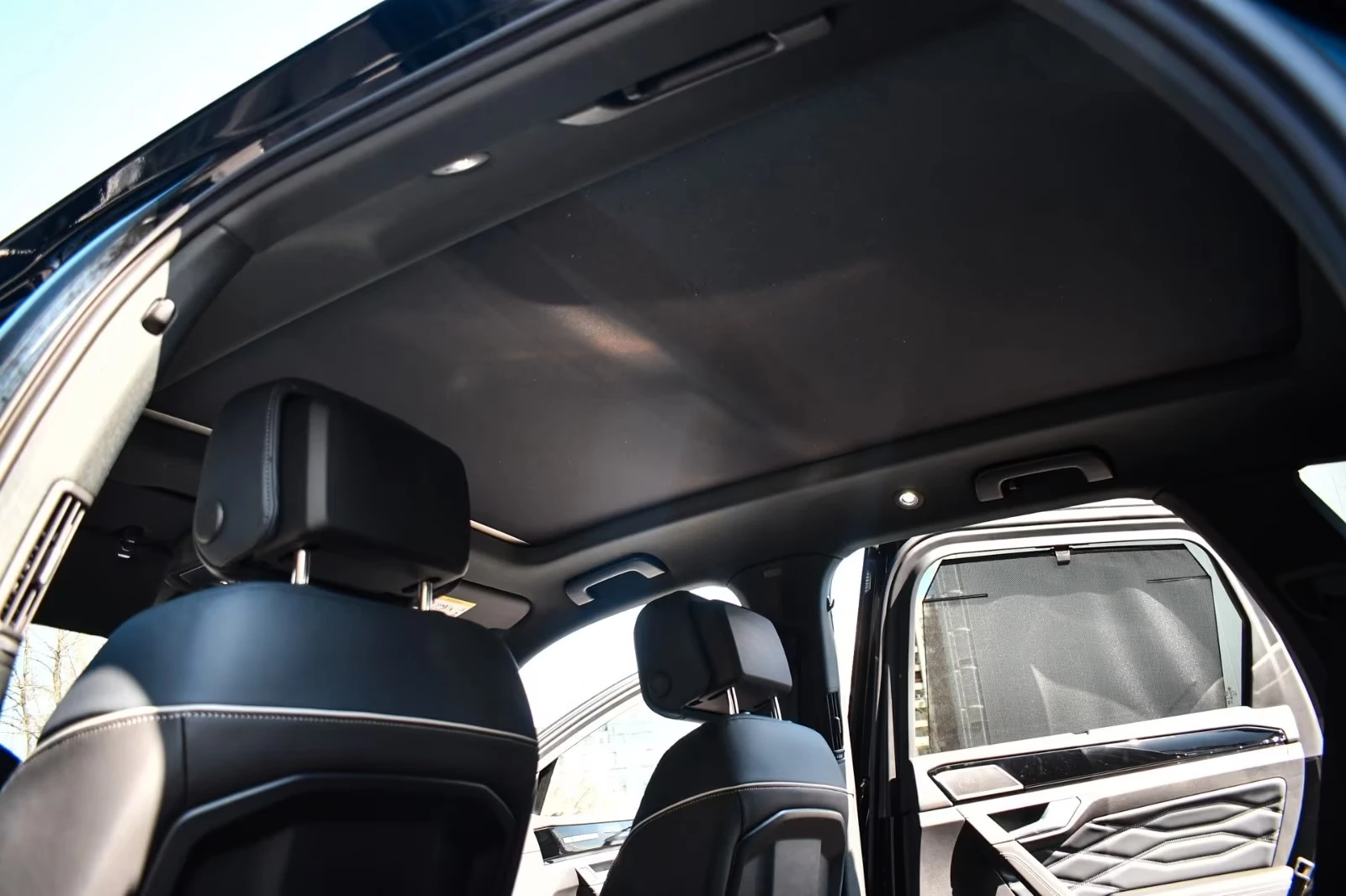VW Touareg FINAL EDITION / R-LINE/ 4 MOTION/ HUD/ 360/ MATRIX, снимка 17 - Автомобили и джипове - 55223573