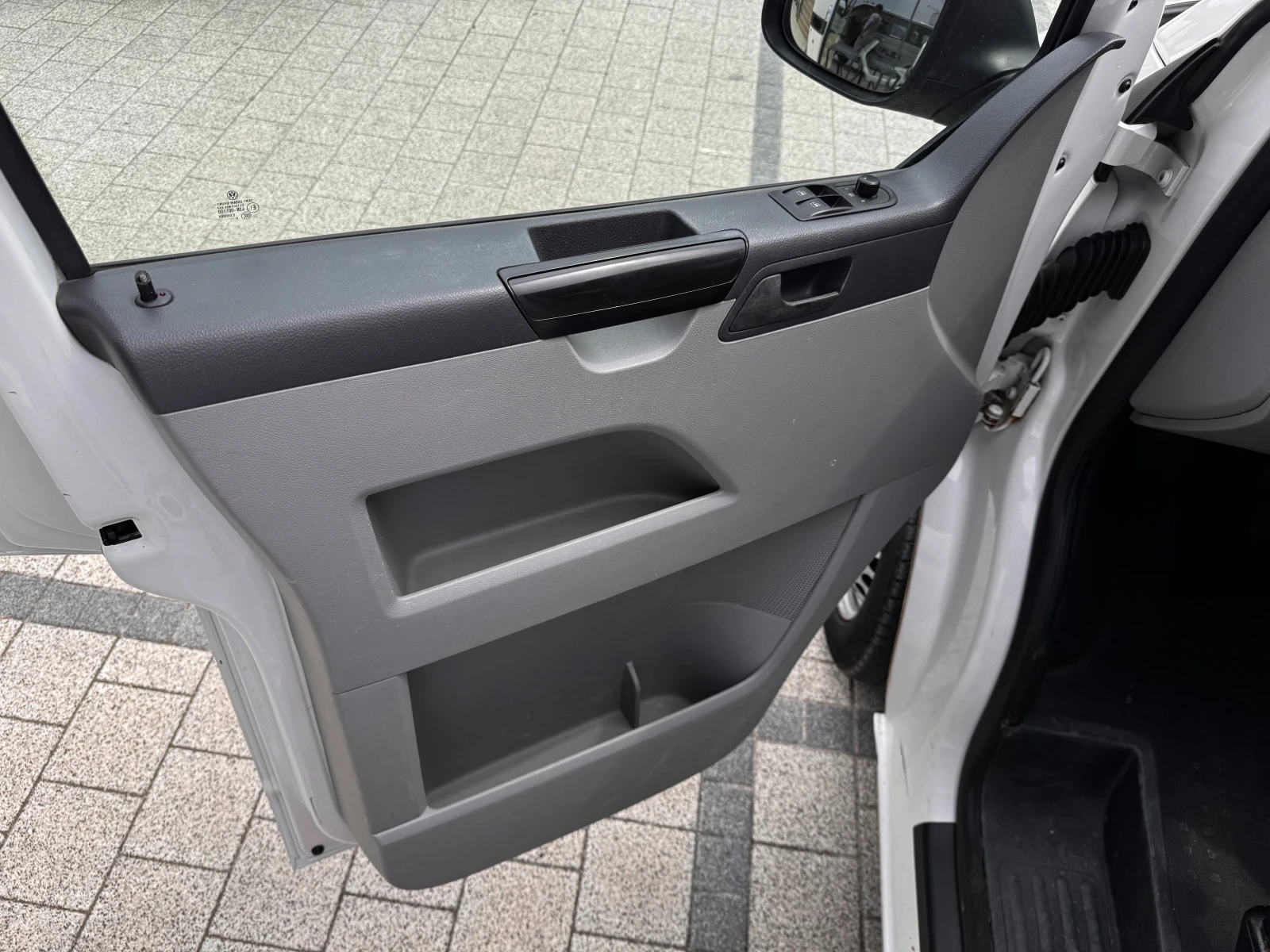 VW Transporter 2.0TDI 9- 2x Euro 5  | Mobile.bg   13