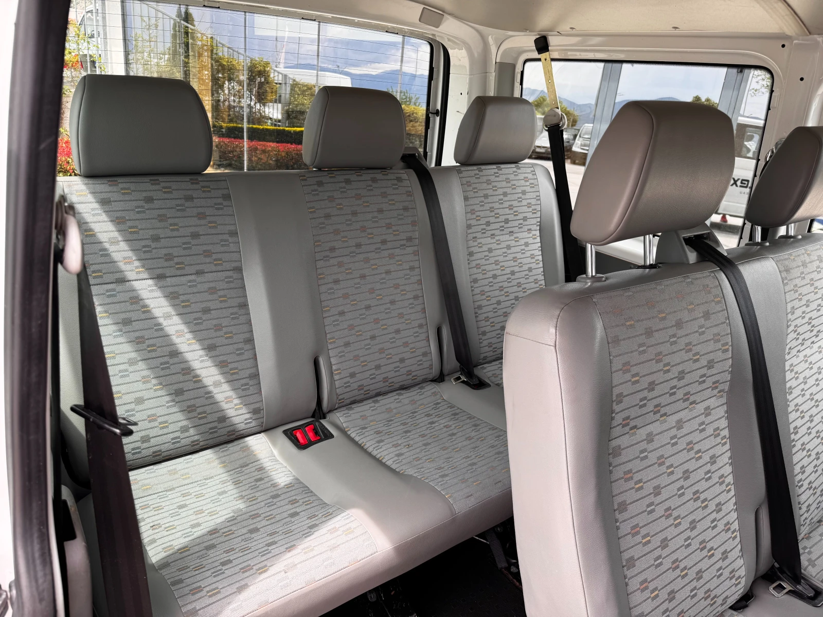 VW Transporter 2.0TDI 9-местен 2xКлима Euro 5  - изображение 8