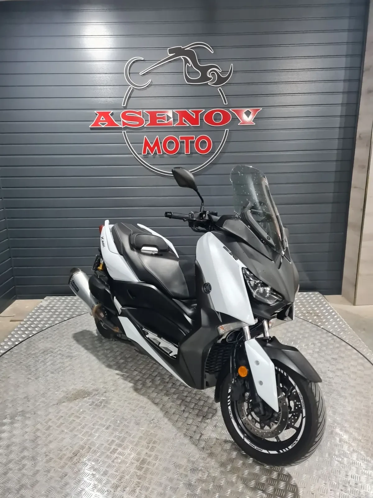 Yamaha X-max WHITE QUEEN 