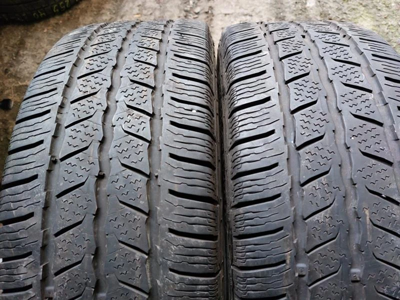 Гуми Зимни 235/65R16, снимка 3 - Гуми и джанти - 35972602