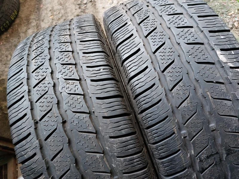 Гуми Зимни 235/65R16, снимка 2 - Гуми и джанти - 35972602