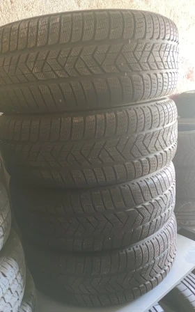 Гуми Зимни 235/55R19, снимка 2 - Гуми и джанти - 47330548