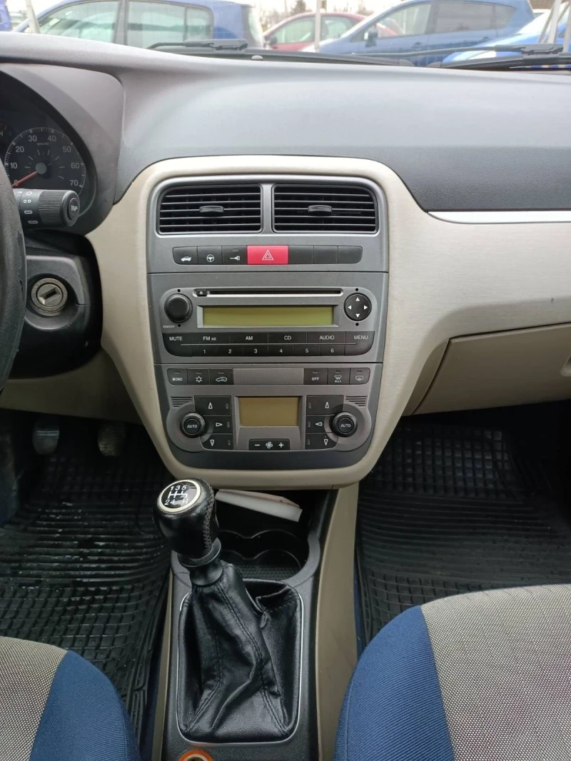 Fiat Punto 1.4 бензин, снимка 10 - Автомобили и джипове - 44358529