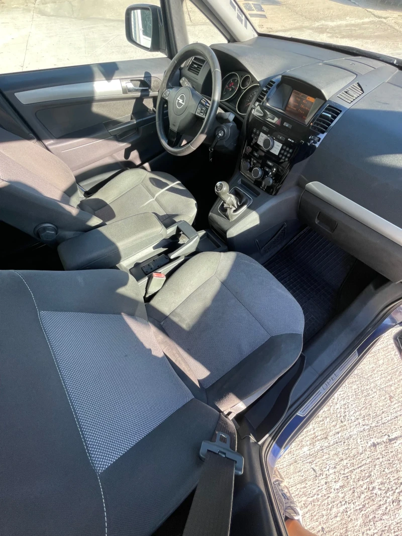 Opel Zafira 1.7CDTI, снимка 10 - Автомобили и джипове - 47800093