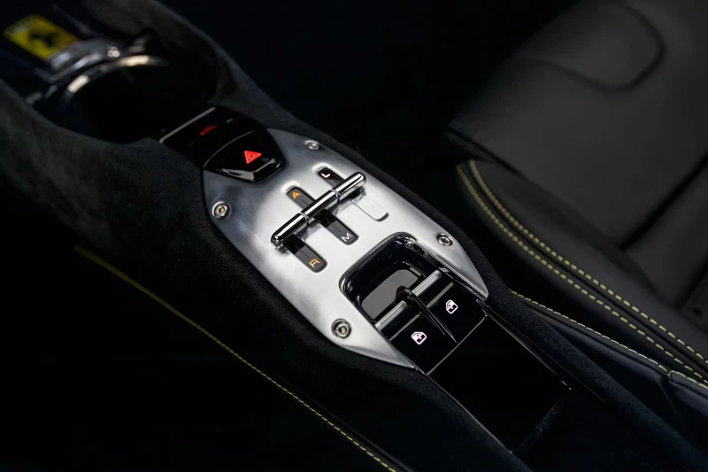 Ferrari SF 90 Stradale, снимка 16 - Автомобили и джипове - 52295053