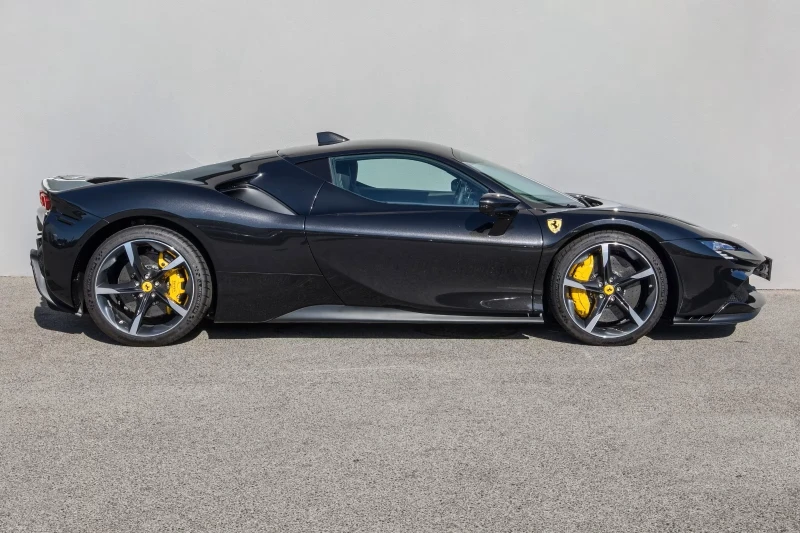 Ferrari SF 90 Stradale, снимка 7 - Автомобили и джипове - 52295053