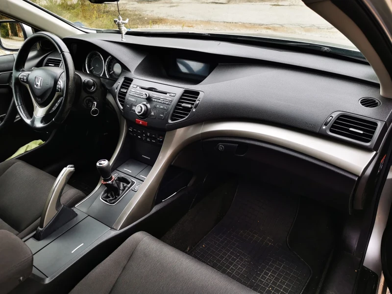 Honda Accord 2.2 I-DTEC, снимка 11 - Автомобили и джипове - 52370619