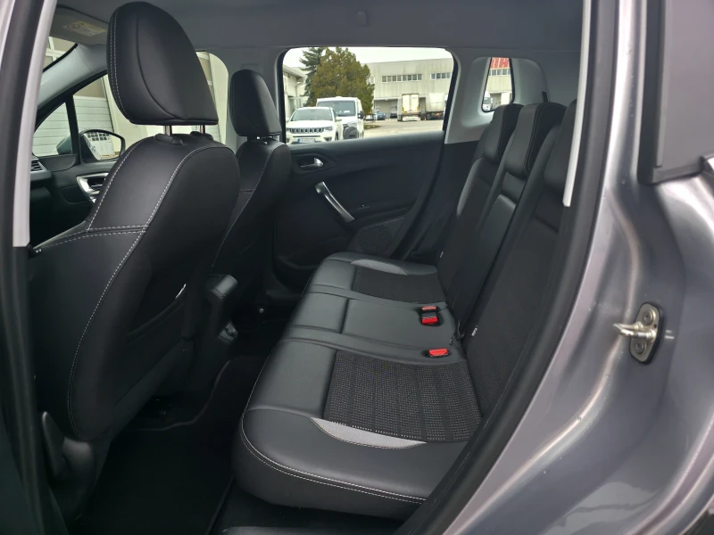 Peugeot 2008 Allure * CAMERA* * NAVI* 79k km, снимка 11 - Автомобили и джипове - 53454718