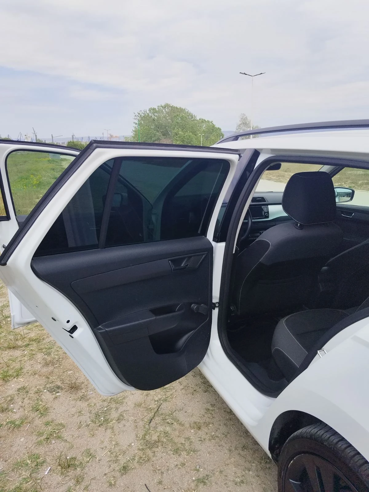 Skoda Fabia 1.0 MPI AMBITION - изображение 8