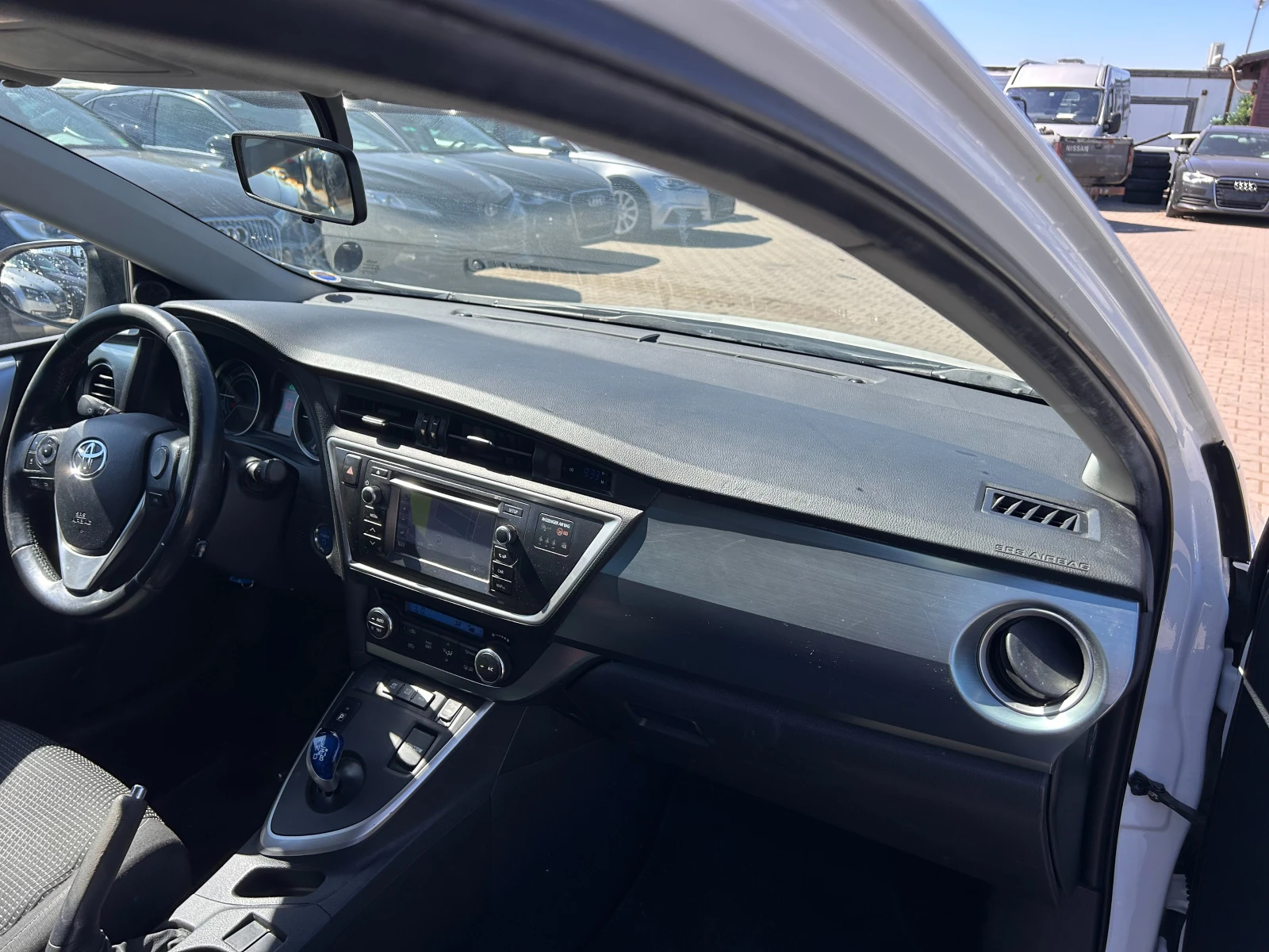 Toyota Auris 1.8i HYBRID AVTOMAT/NAVI/KAMERA EURO 5 - изображение 10