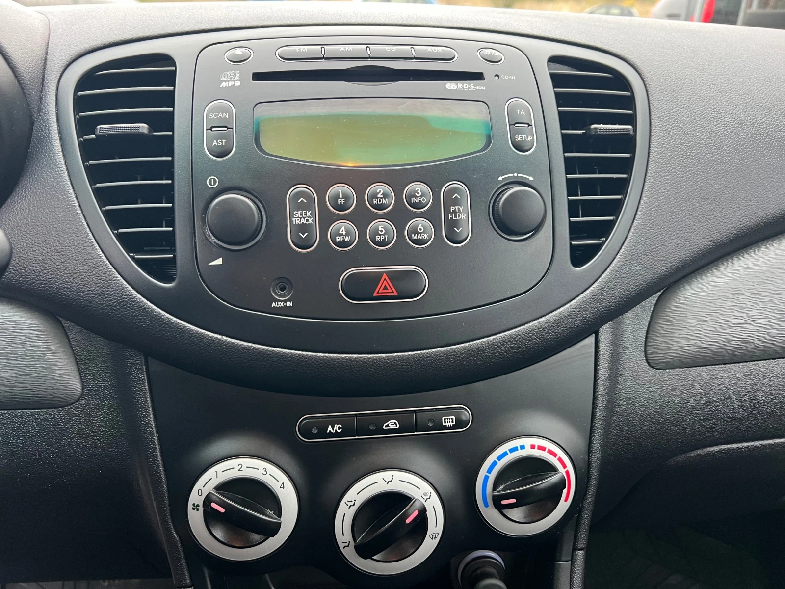 Hyundai I10 1.1 66коня 4цилиндъра Климатик нов внос | Mobile.bg — изображение 12