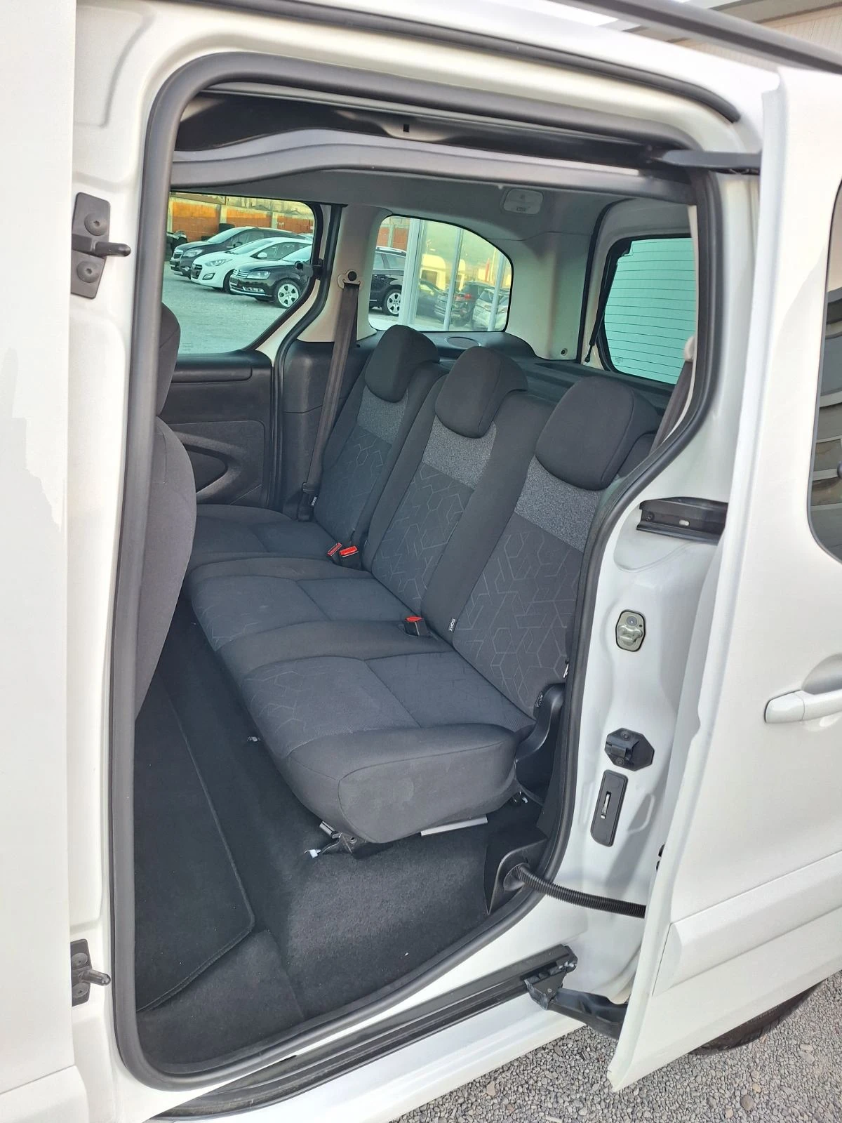 Peugeot Partner 1.6HDI-2017г-MULTISPACE-ПЪТНИЧЕСКО, снимка 13 - Автомобили и джипове - 53878471