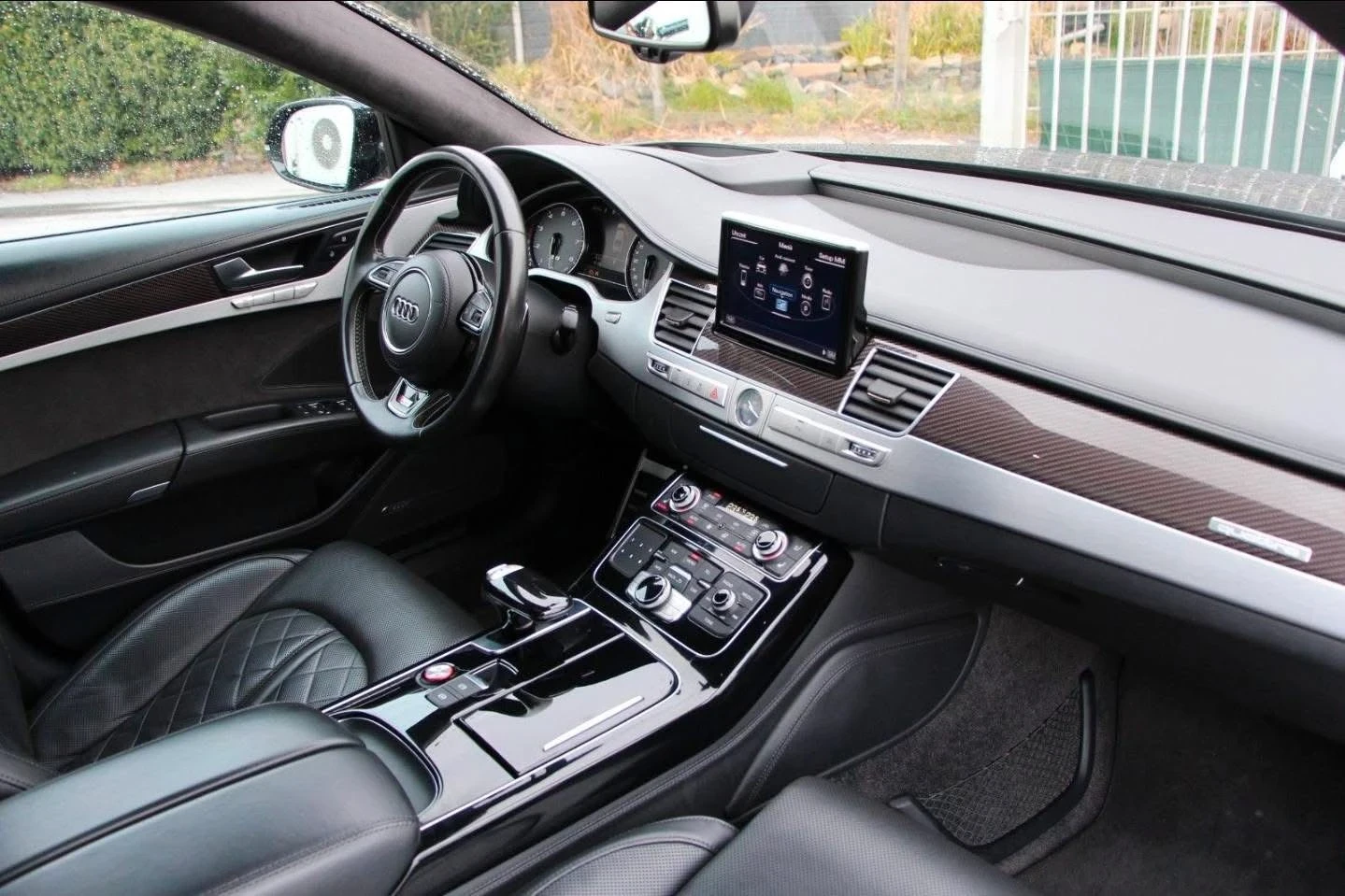 Audi S8 PLUS MATRIX ПАНО B&O CARBON ЛИЗИНГ 100%, снимка 12 - Автомобили и джипове - 54288531