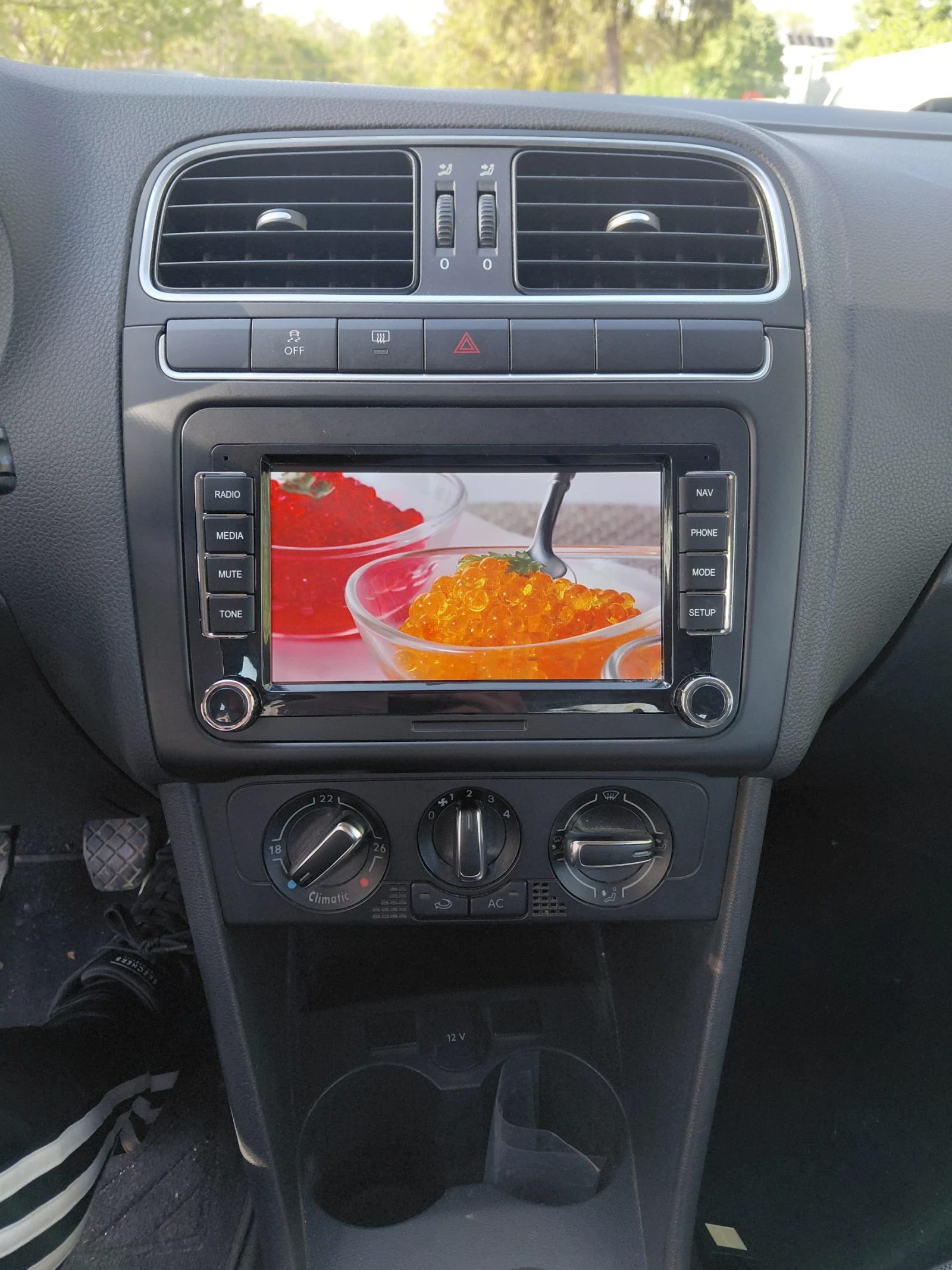 VW Polo 1.4Бензин.Парктр.Автопил., снимка 13 - Автомобили и джипове - 54344904