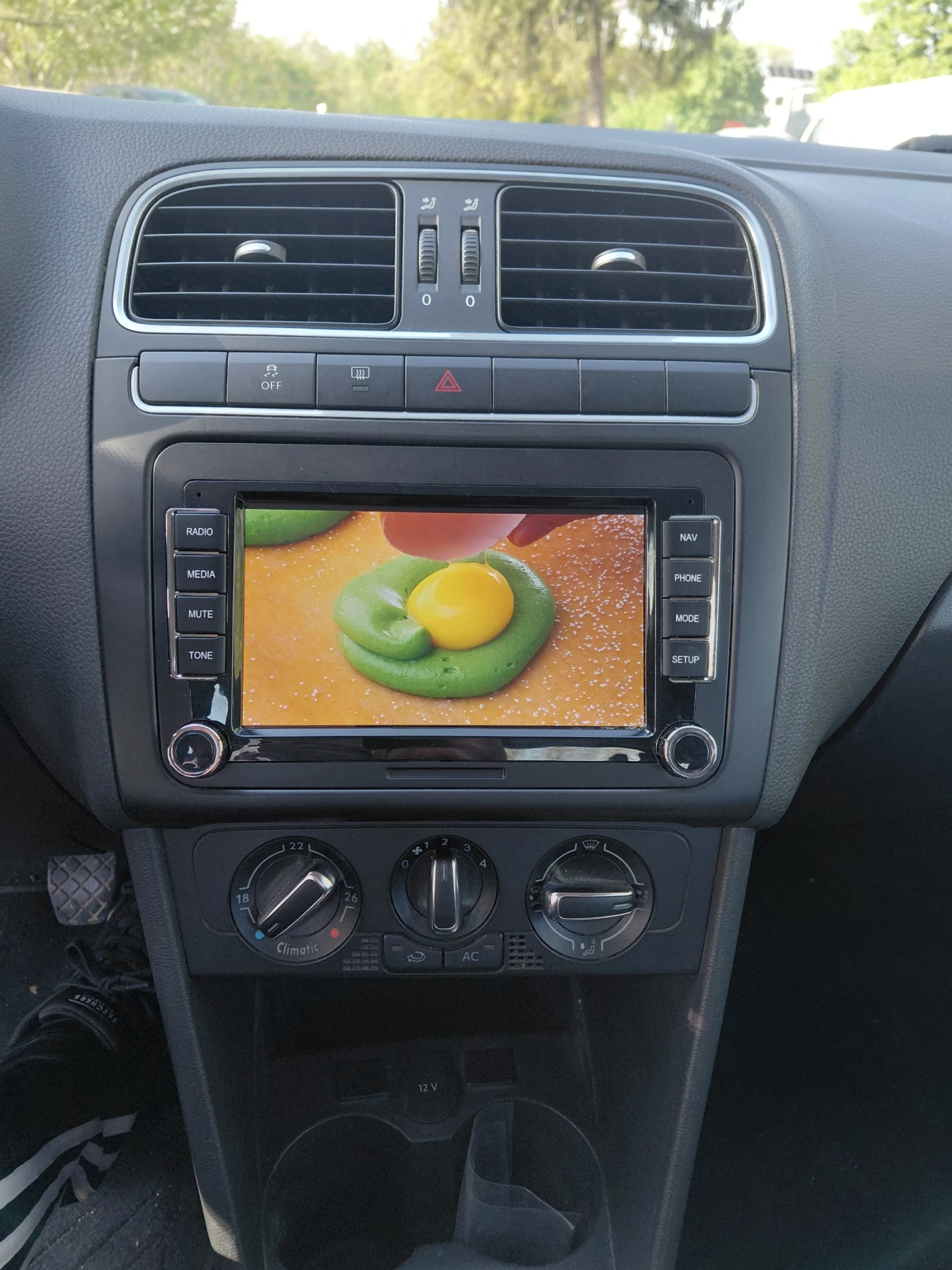 VW Polo 1.4Бензин.Парктр.Автопил., снимка 12 - Автомобили и джипове - 54344904