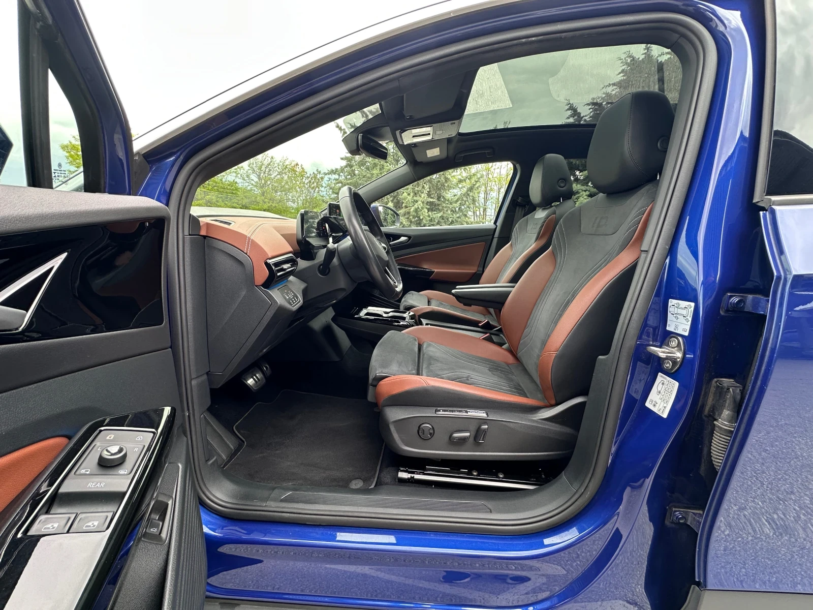 VW ID.4 PRO/MATRIX/PANO/HEAD UP/360CAM/Keyless/МАСАЖ, снимка 8 - Автомобили и джипове - 54379590