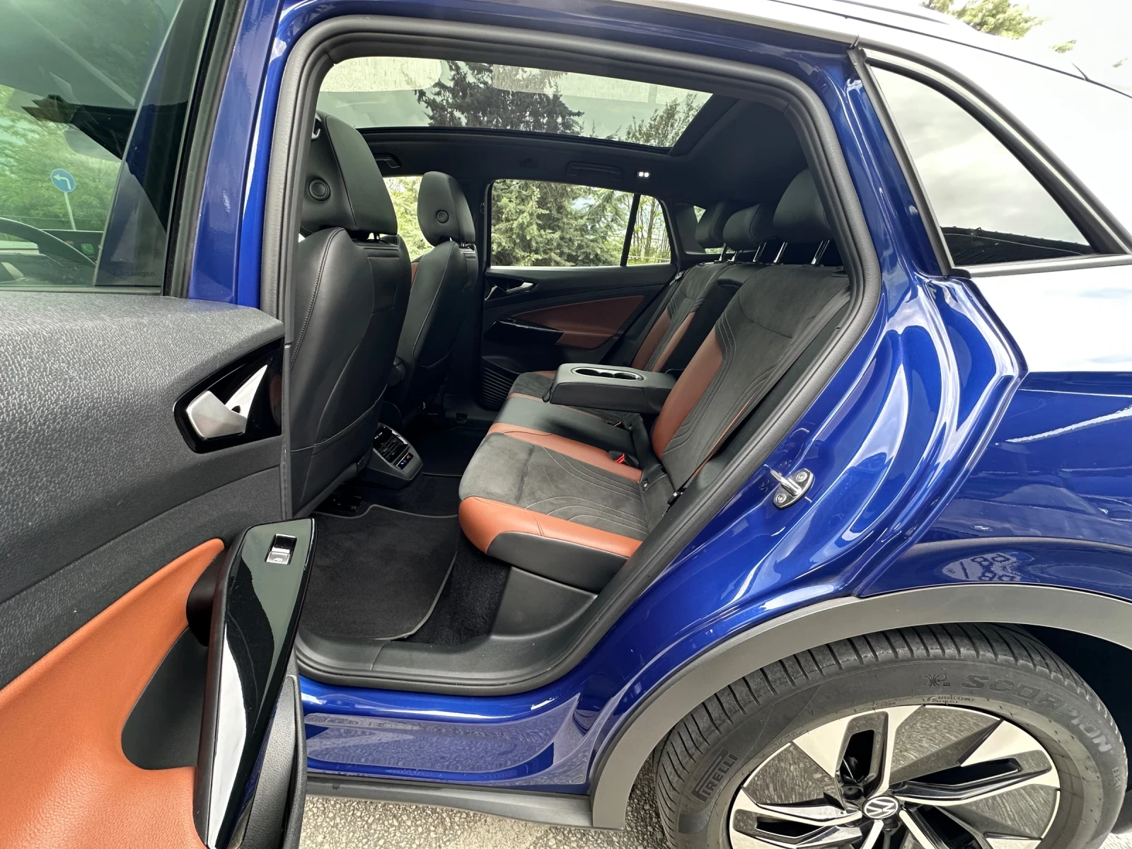 VW ID.4 PRO/MATRIX/PANO/HEAD UP/360CAM/Keyless/МАСАЖ, снимка 11 - Автомобили и джипове - 54379590