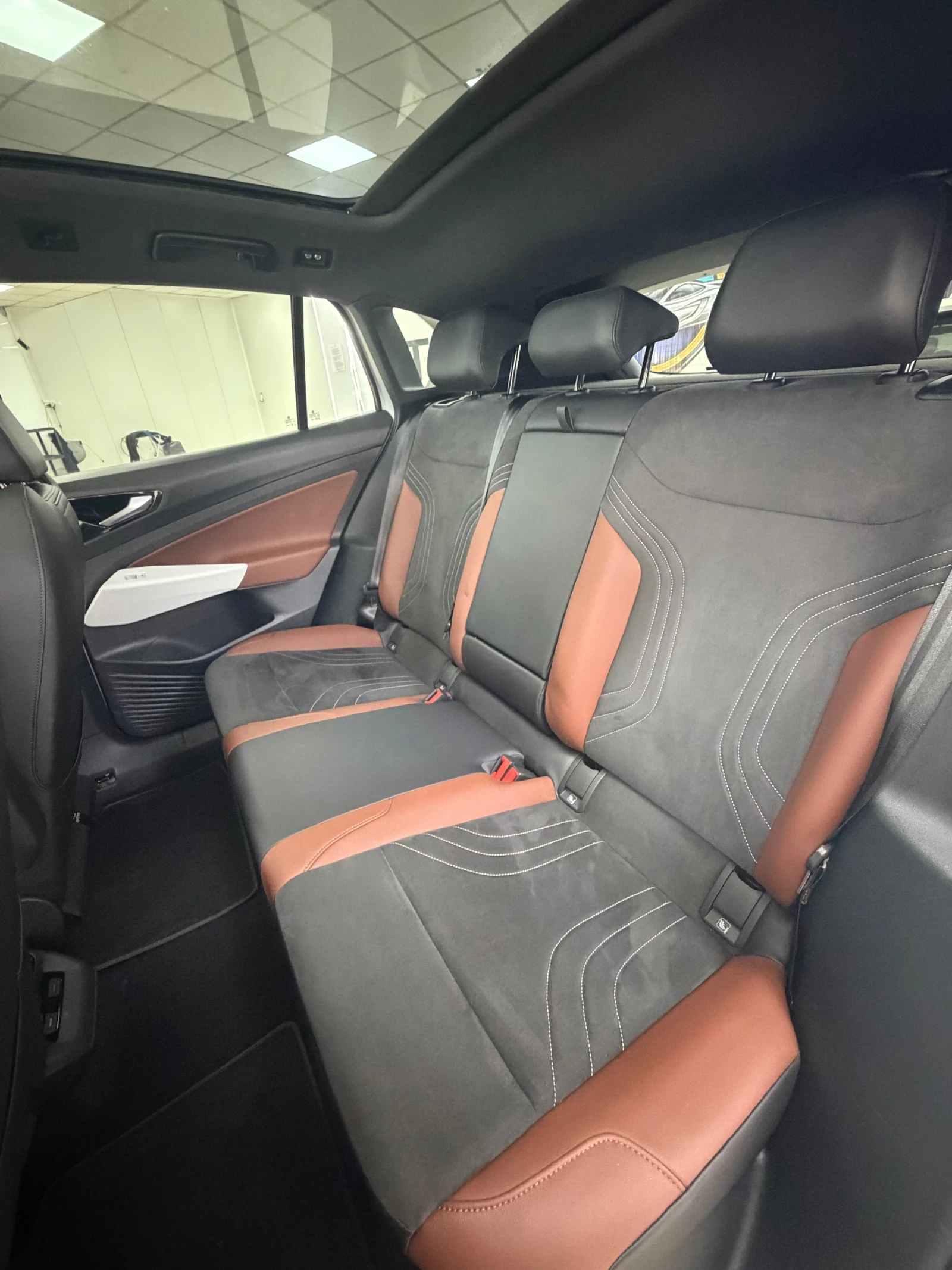 VW ID.4 Head-Up/MatrixLED| Панорама| 360 | ACC/Maсаж/Амбие, снимка 7 - Автомобили и джипове - 54423718