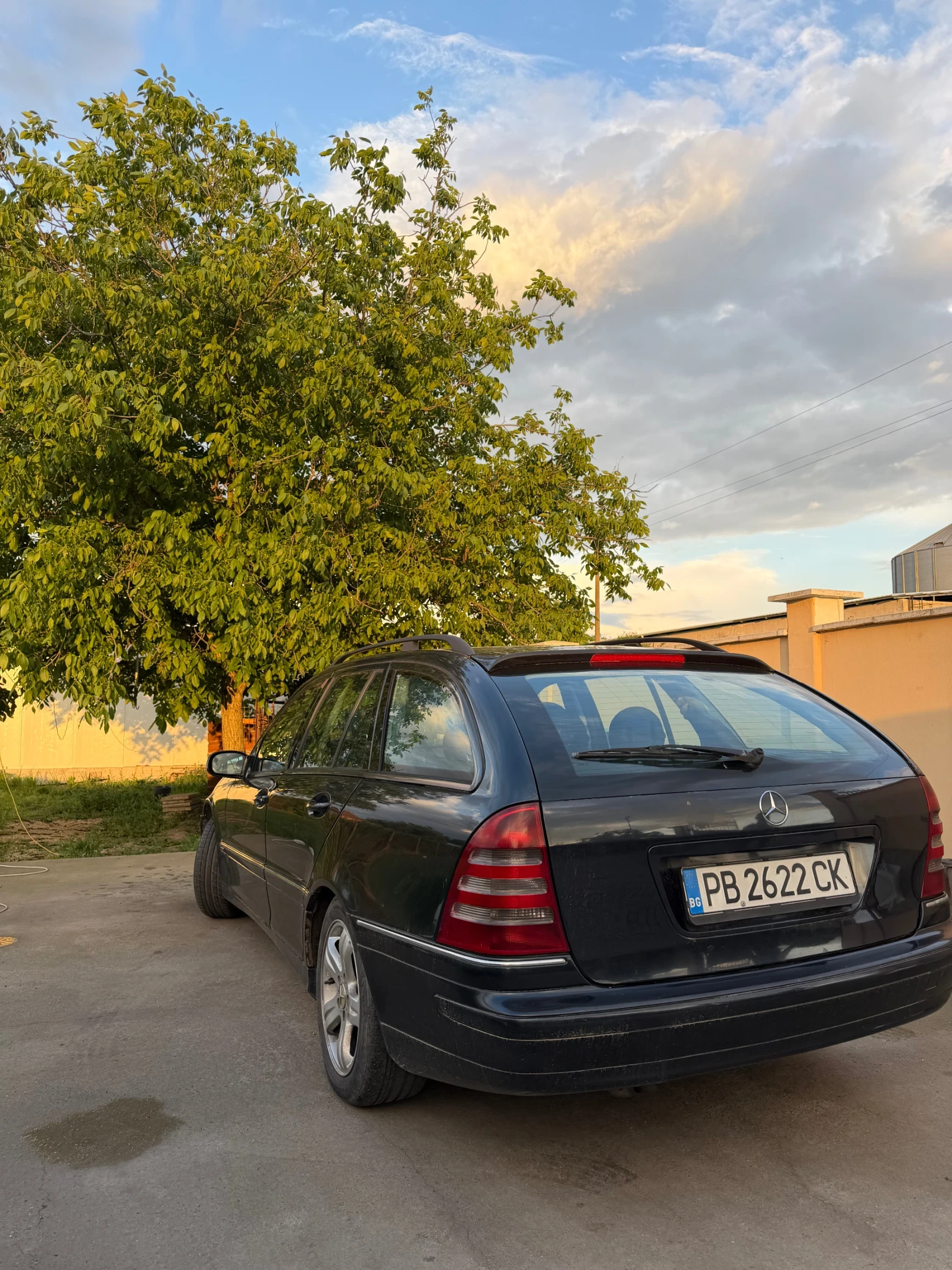 Mercedes-Benz C 220 ., снимка 3 - Автомобили и джипове - 54646421