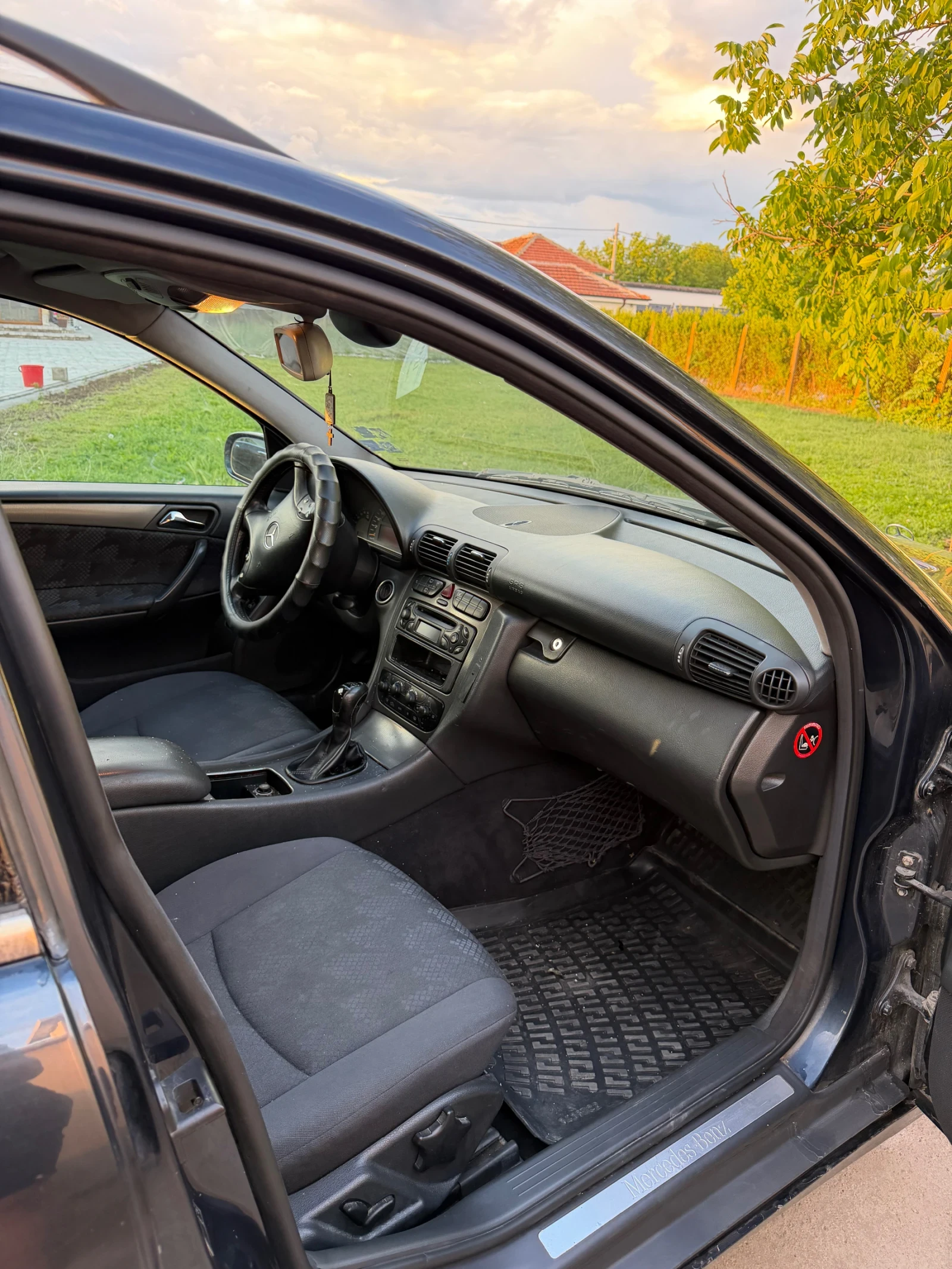 Mercedes-Benz C 220 ., снимка 6 - Автомобили и джипове - 54646421