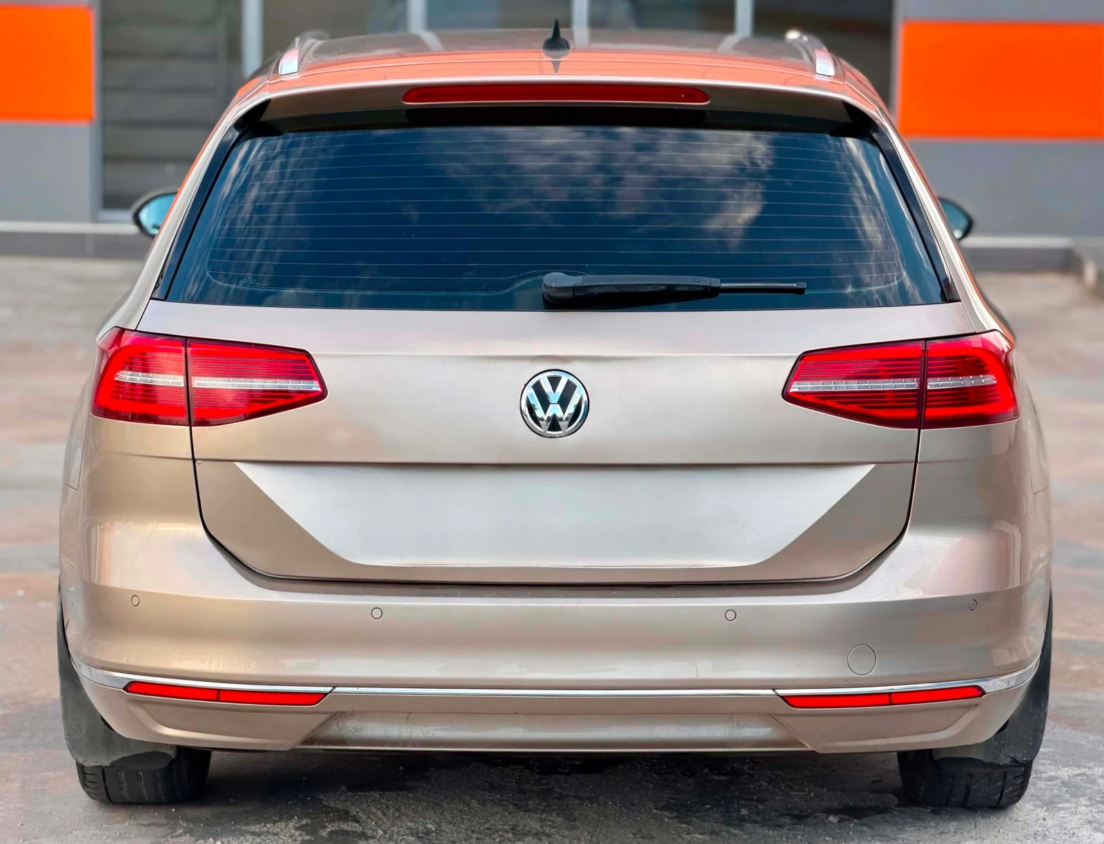 VW Passat 2.0TDI нов внос - перфектна, снимка 2 - Автомобили и джипове - 54654748