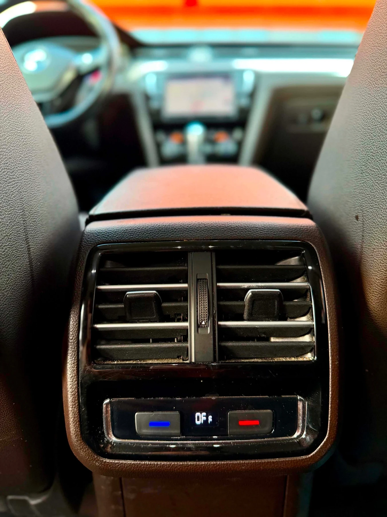 VW Passat 2.0TDI нов внос - перфектна, снимка 14 - Автомобили и джипове - 54654748