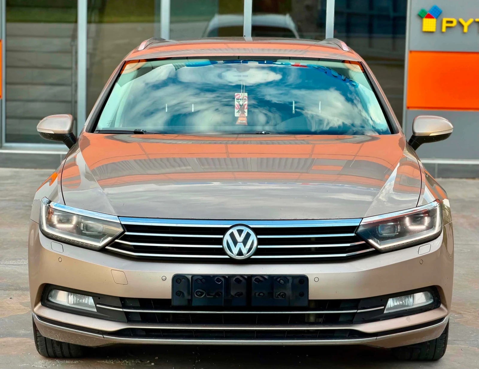 VW Passat 2.0TDI нов внос - перфектна
