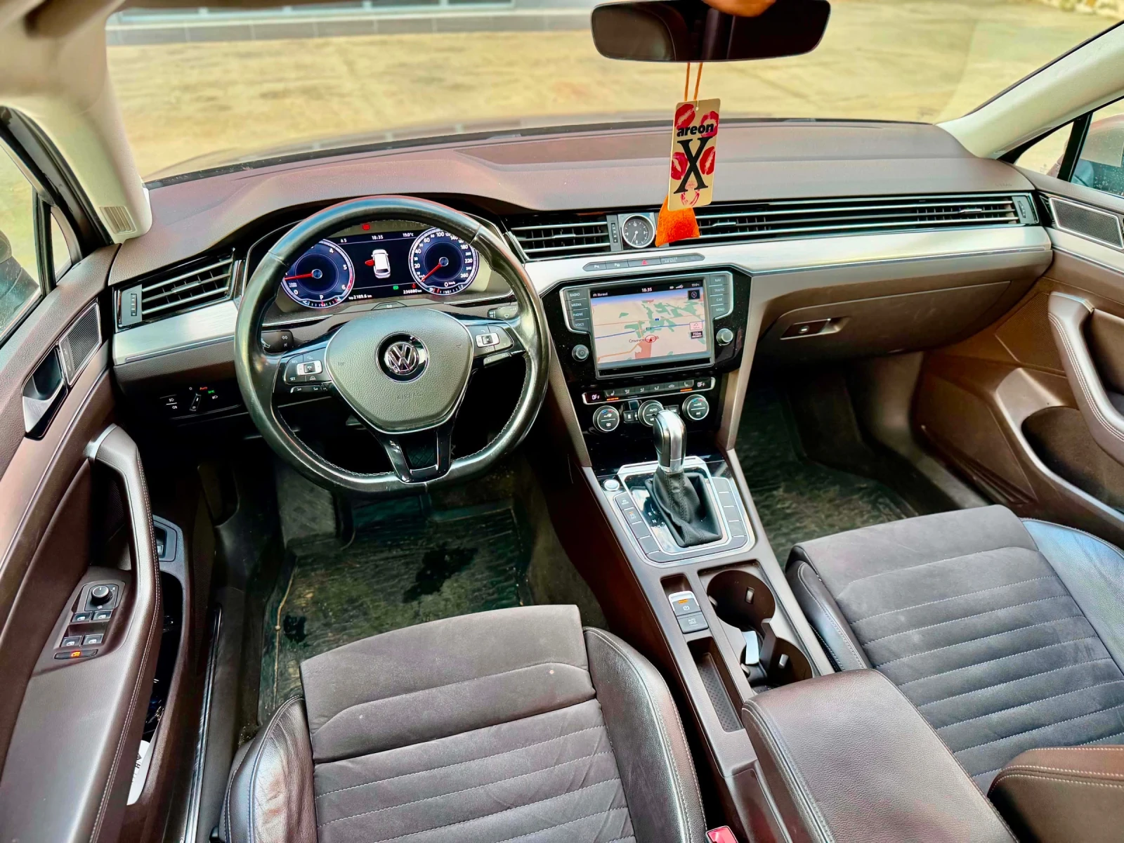 VW Passat 2.0TDI нов внос - перфектна, снимка 12 - Автомобили и джипове - 54654748