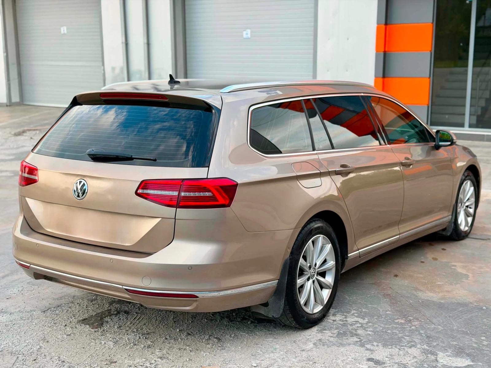 VW Passat 2.0TDI нов внос - перфектна, снимка 6 - Автомобили и джипове - 54654748
