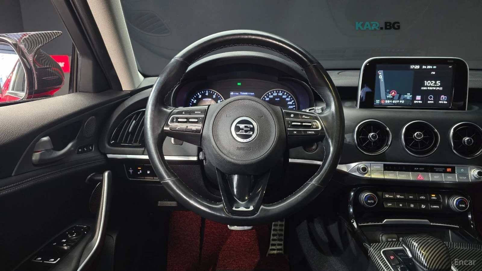 Kia Stinger 2.0 TURBO* DREAM EDITION* CARBON* ОБДУХВ* 360* HUD, снимка 13 - Автомобили и джипове - 54886695
