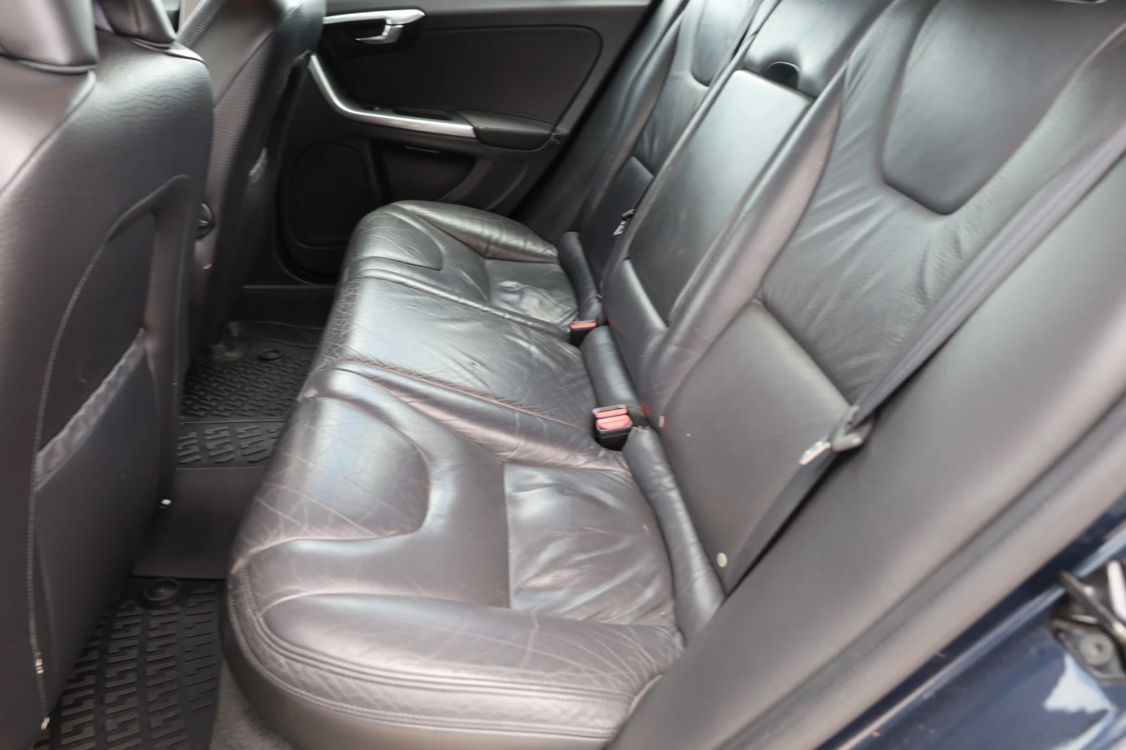 Volvo V60, снимка 9 - Автомобили и джипове - 55975378