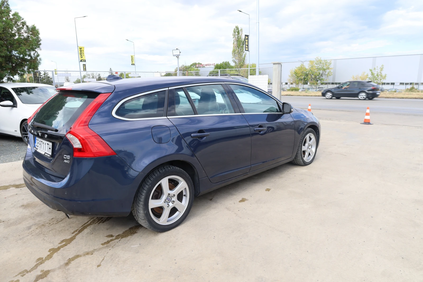 Volvo V60, снимка 4 - Автомобили и джипове - 55975378