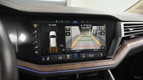 VW Touareg 3.0TDI* PRESTIGE* ПОДГРЕВ* ОБДУХВАНЕ* ПАНО* HUD* , снимка 14