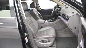 VW Touareg 3.0TDI* PRESTIGE* ПОДГРЕВ* ОБДУХВАНЕ* ПАНО* HUD* , снимка 9