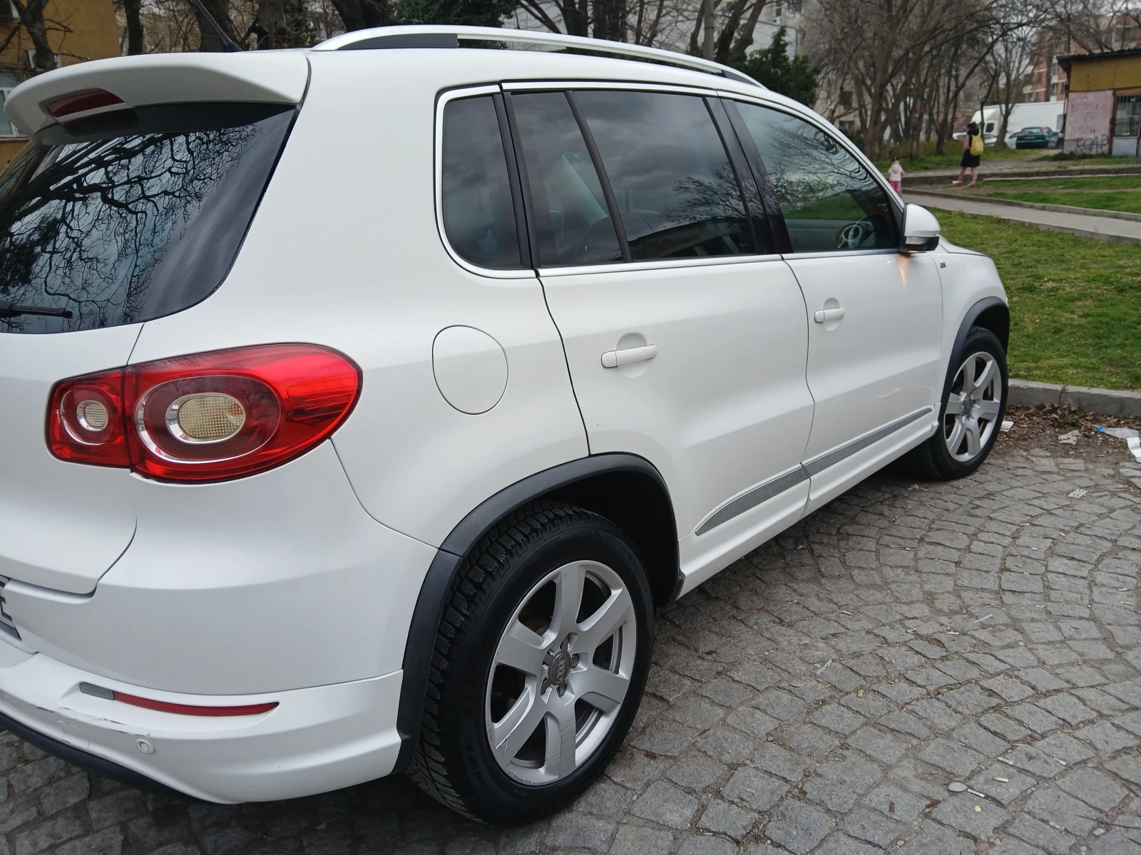 VW Tiguan, снимка 10 - Автомобили и джипове - 53971874