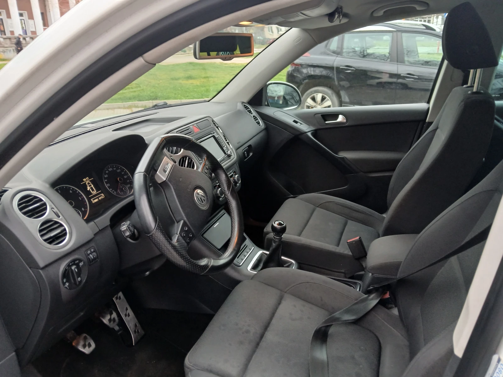 VW Tiguan, снимка 2 - Автомобили и джипове - 53971874