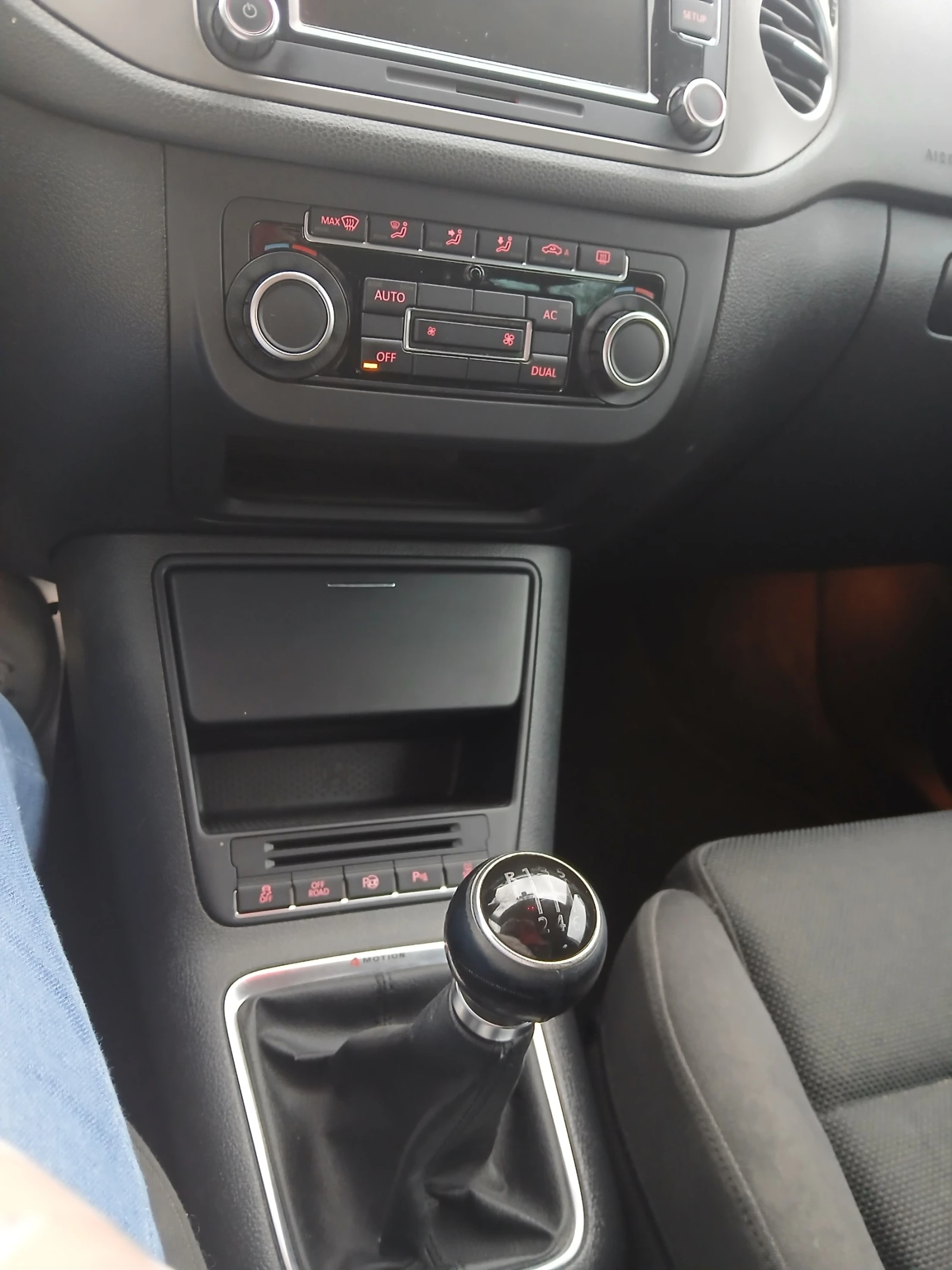 VW Tiguan, снимка 10 - Автомобили и джипове - 53971874