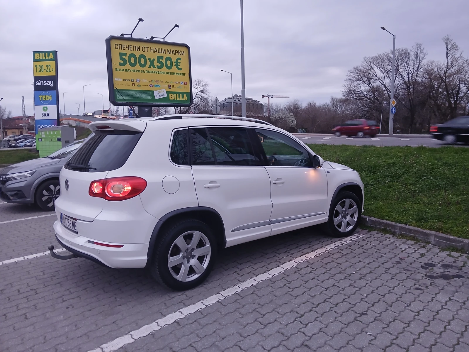 VW Tiguan, снимка 12 - Автомобили и джипове - 53971874