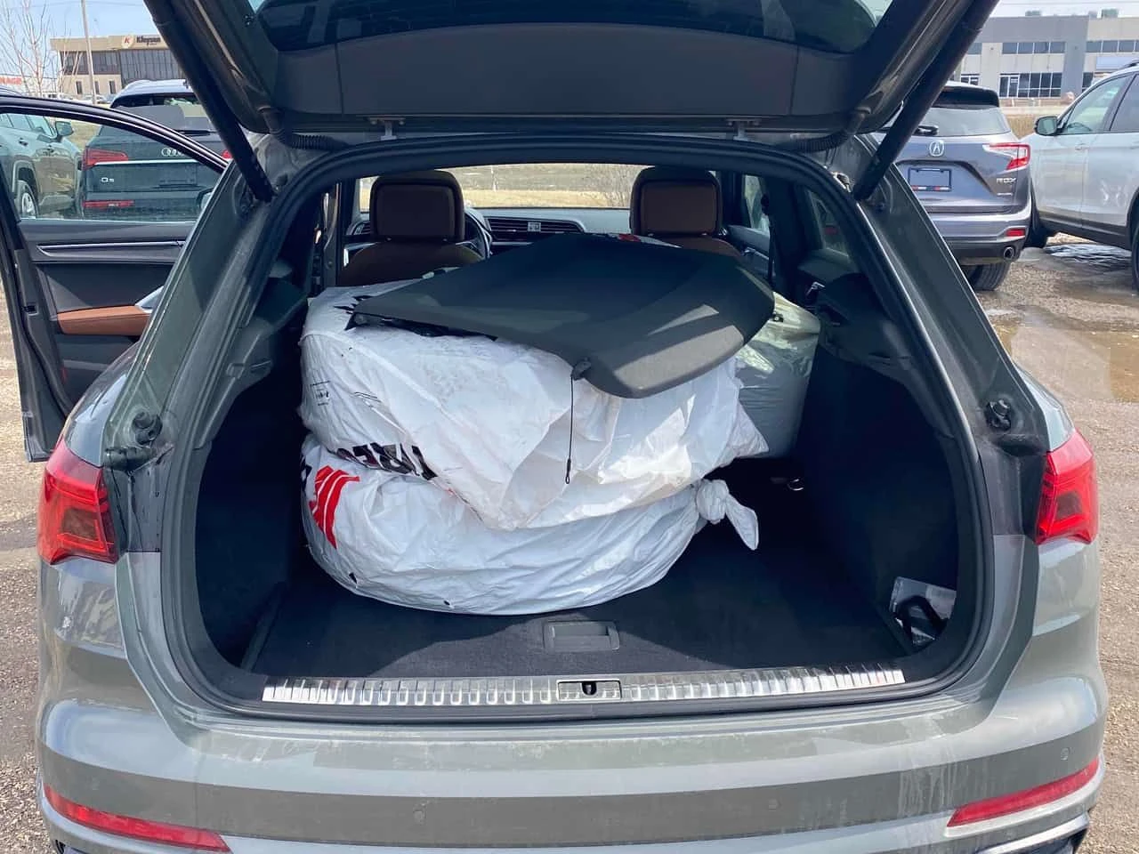 Audi Q3 /ГУМИ С ДЖАНТИ / КЛИП НА МОТОРА , снимка 14 - Автомобили и джипове - 54169185