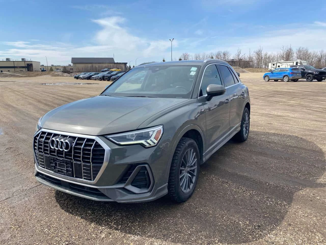 Audi Q3 /ГУМИ С ДЖАНТИ / КЛИП НА МОТОРА 