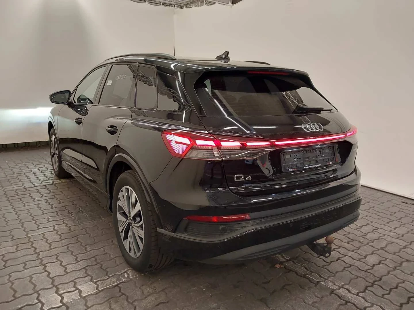 Audi Q4 e-tron 40, снимка 2 - Автомобили и джипове - 54656815